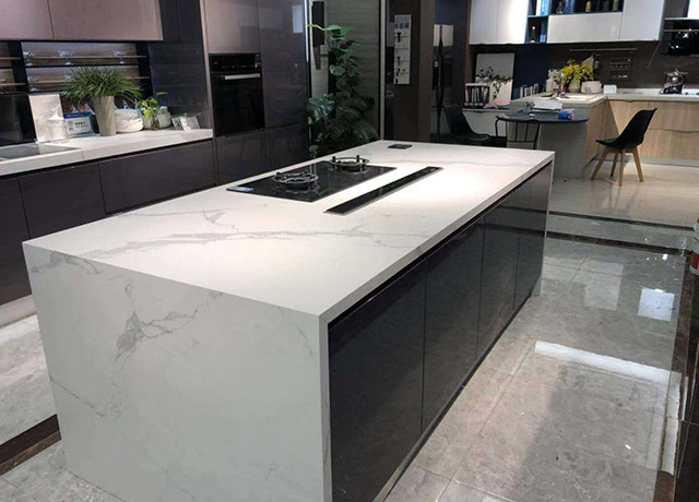 巖板櫥柜臺(tái)面